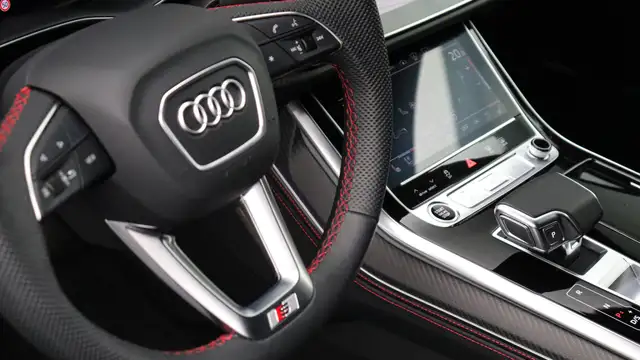 Audi Q8 view 19