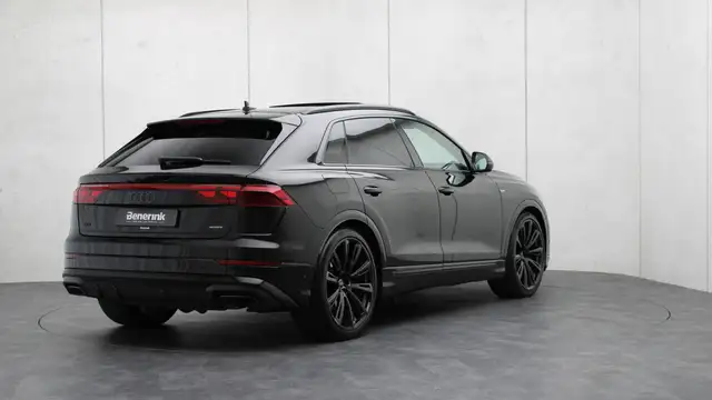 Audi Q8 view 4