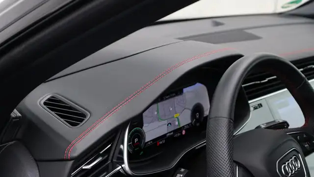 Audi Q8 view 18