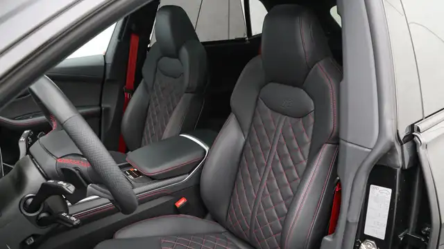 Audi Q8 view 9