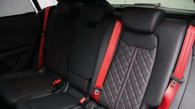 Audi Q8 view 30