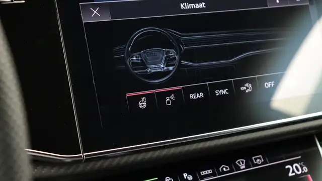 Audi Q8 view 26