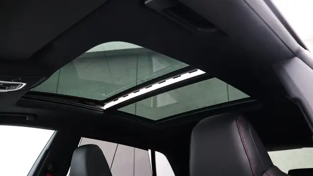 Audi Q8 view 10