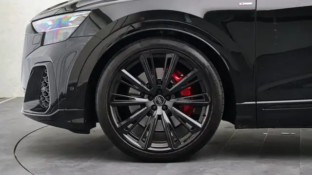 Audi Q8 view 6