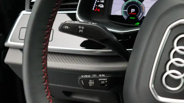 Audi Q8 view 27