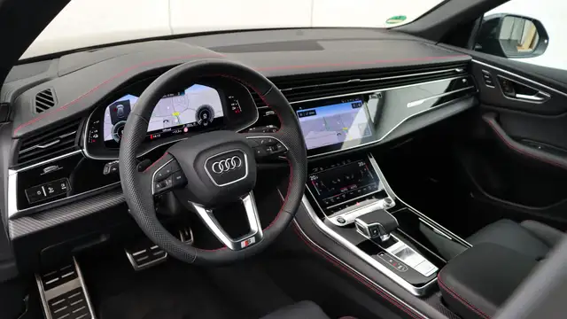 Audi Q8 view 8