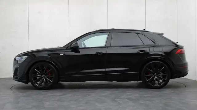 Audi Q8 view 2