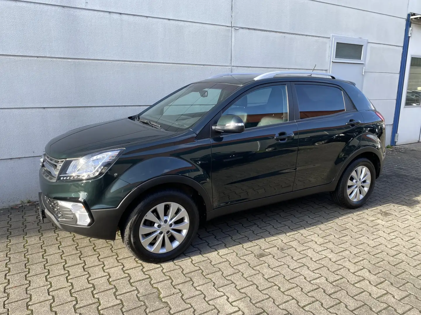 SsangYong Korando 2,2 e-XDI Sapphire 2WD AT Rkam Leder Nav Shz Grün - 2