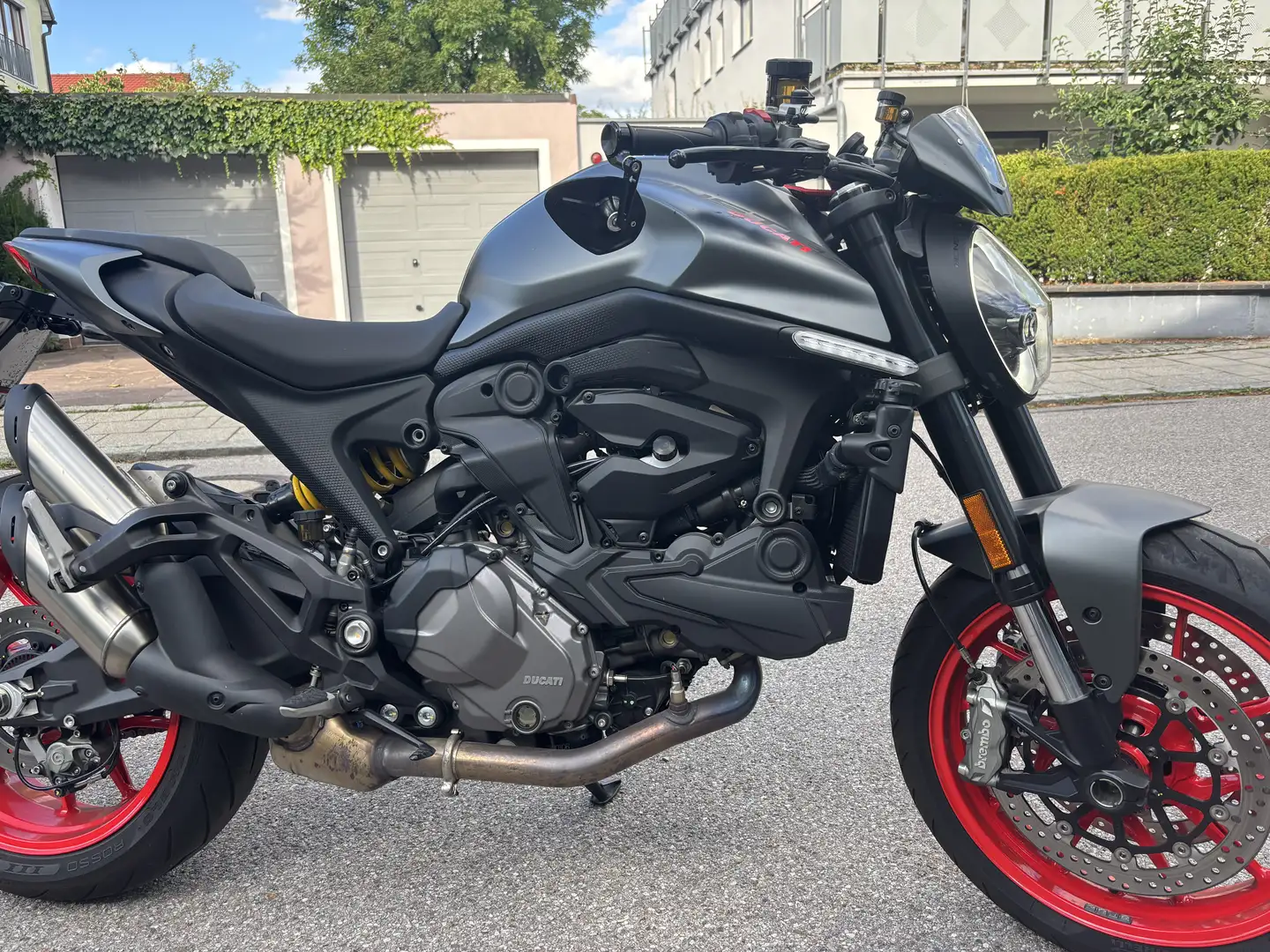Ducati Monster 937 - 2