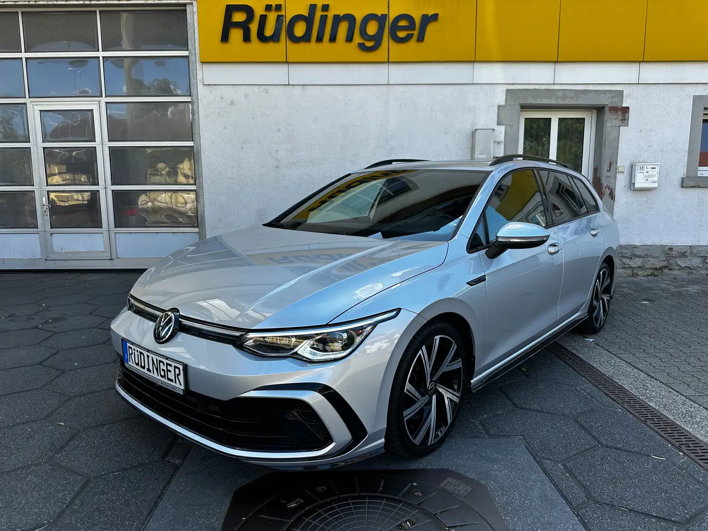 Volkswagen Golf Variant R-Line *ACC* AHK PANORAMA LED TOP-SPORT VIRTUAL Grijs - 1