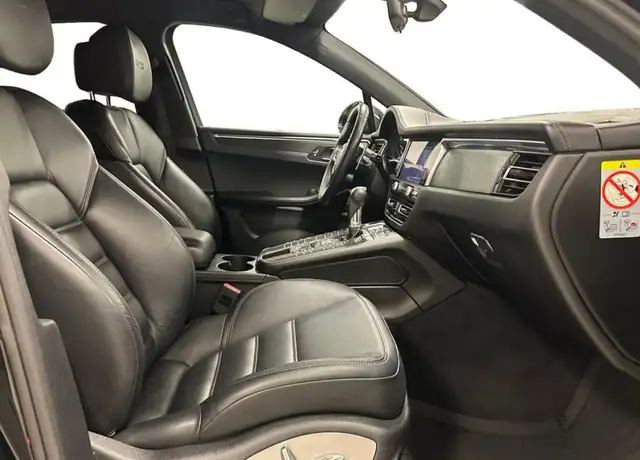 Porsche Macan view 9