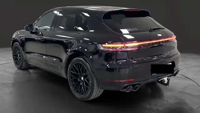 Porsche Macan view 2