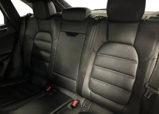 Porsche Macan view 13