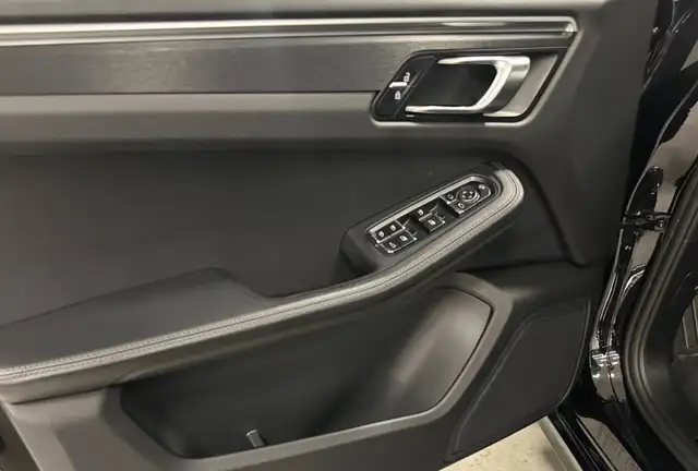 Porsche Macan view 7