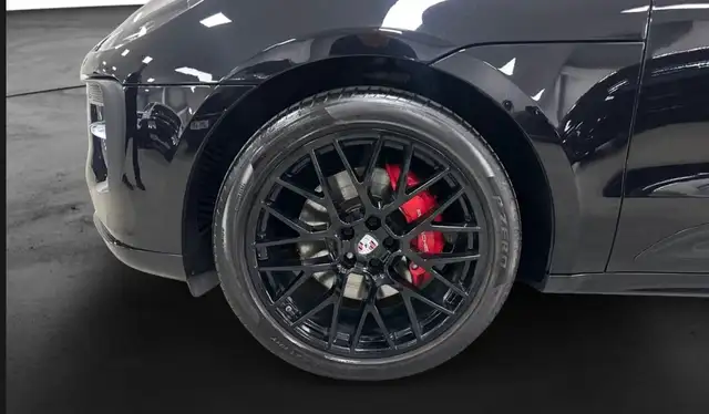 Porsche Macan view 4