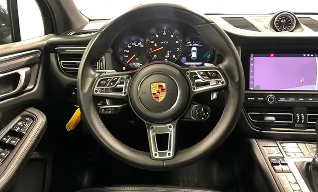 Porsche Macan view 10