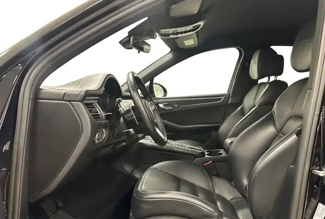 Porsche Macan view 8