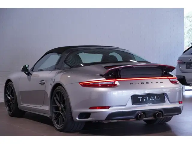 Porsche Targa view 4