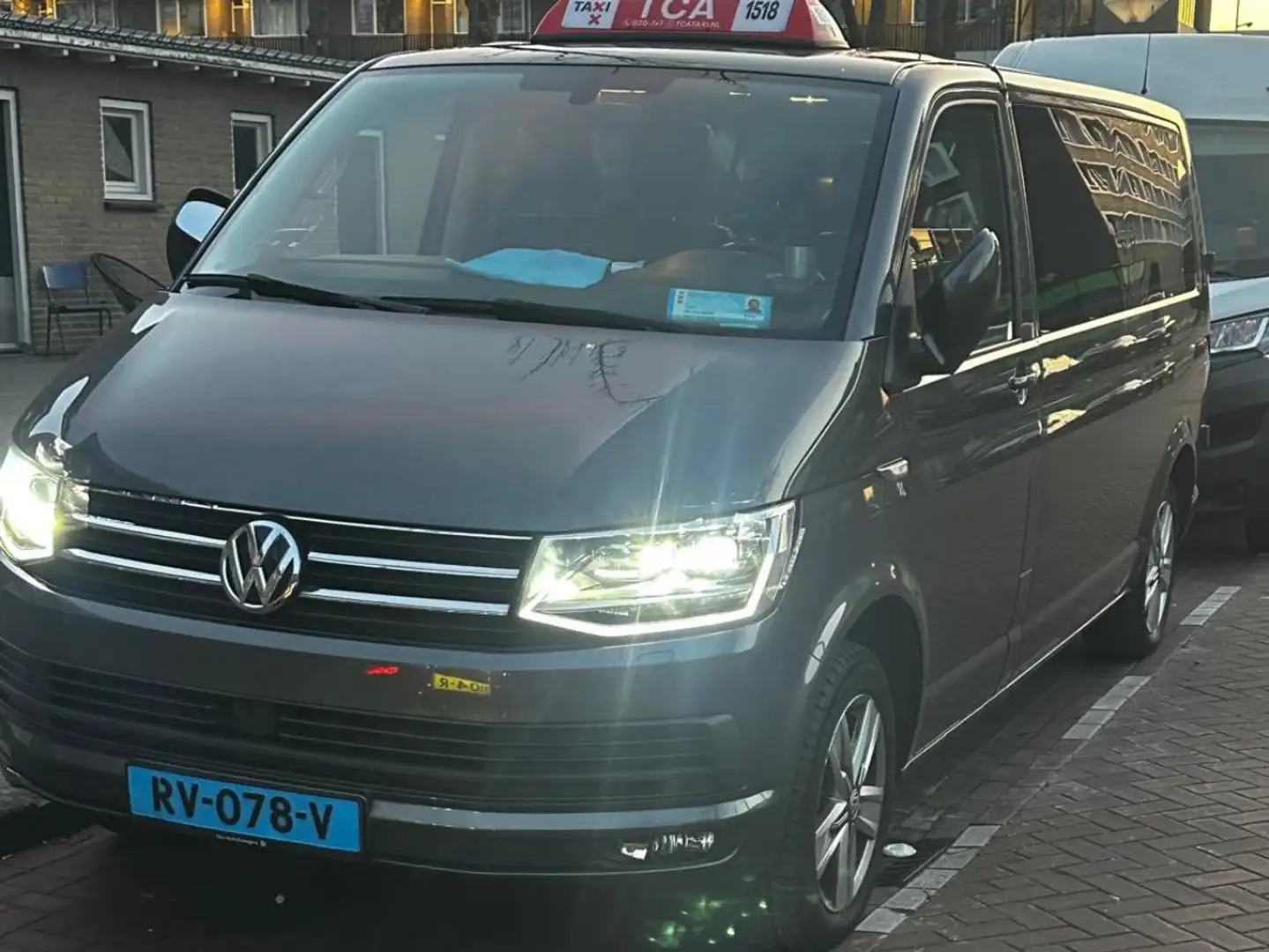 Volkswagen T6 Caravelle t6 caravella benzine met cng Grijs - 2