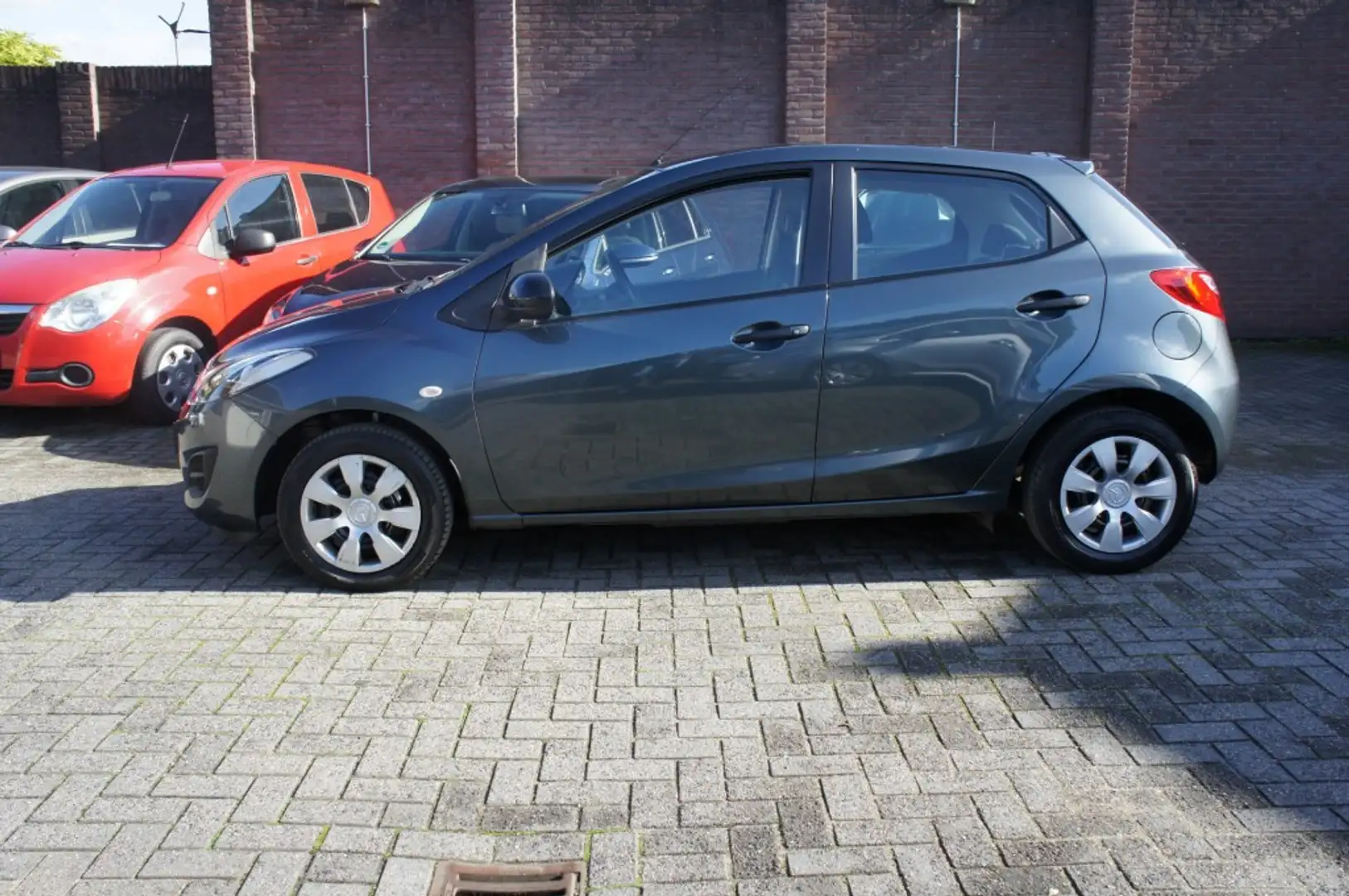 Mazda 2 1.3 BIFUEL COOL 1eEIG PERFECTE STAAT DEALER ONDERH Grijs - 2