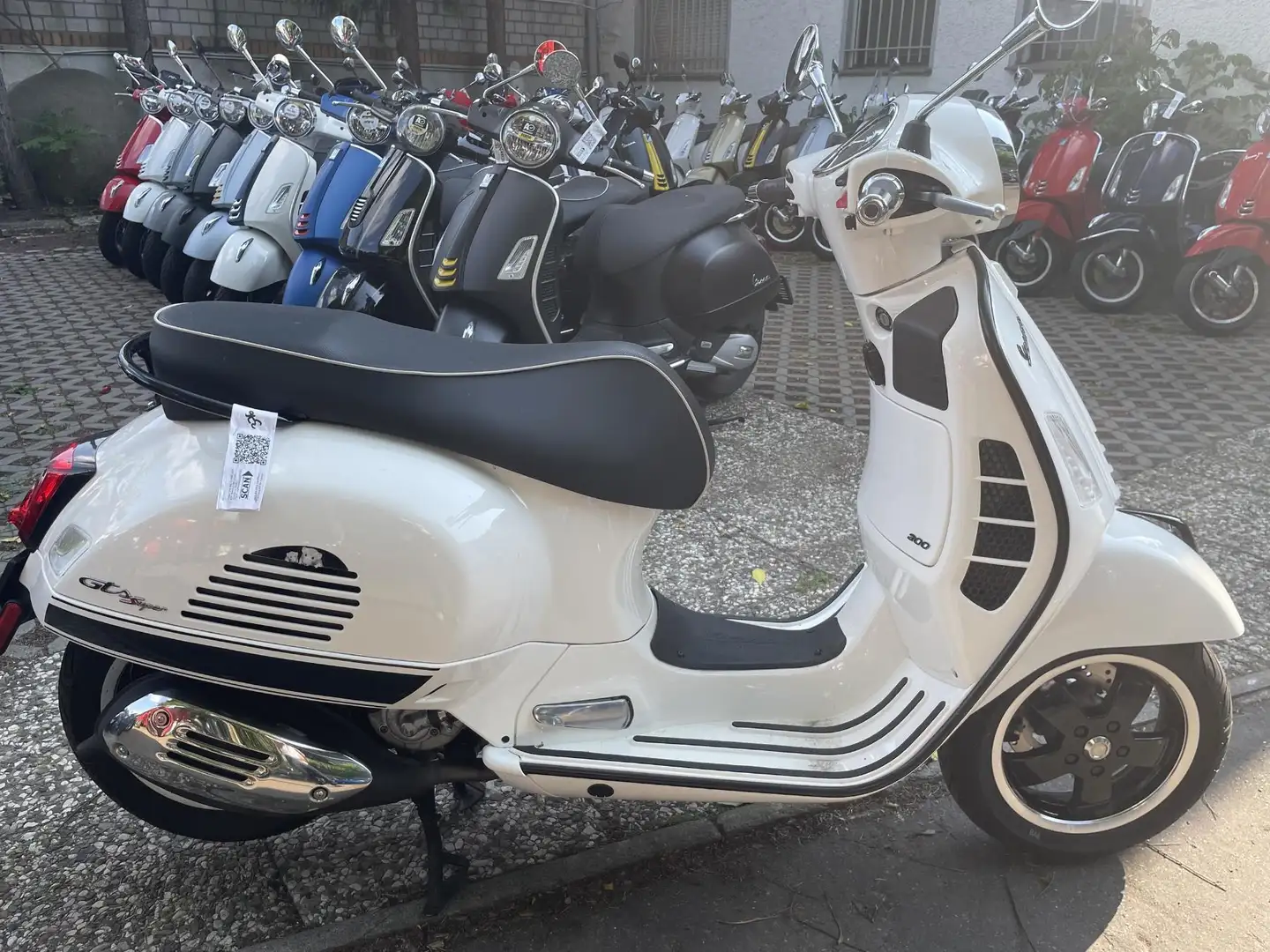 Vespa GTS Super 300 ABS ASR TÜV NEU Alb - 1