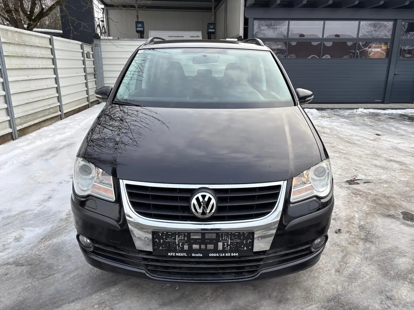 Volkswagen Touran Highline BMT 1,9 TDI DPF Schwarz - 2