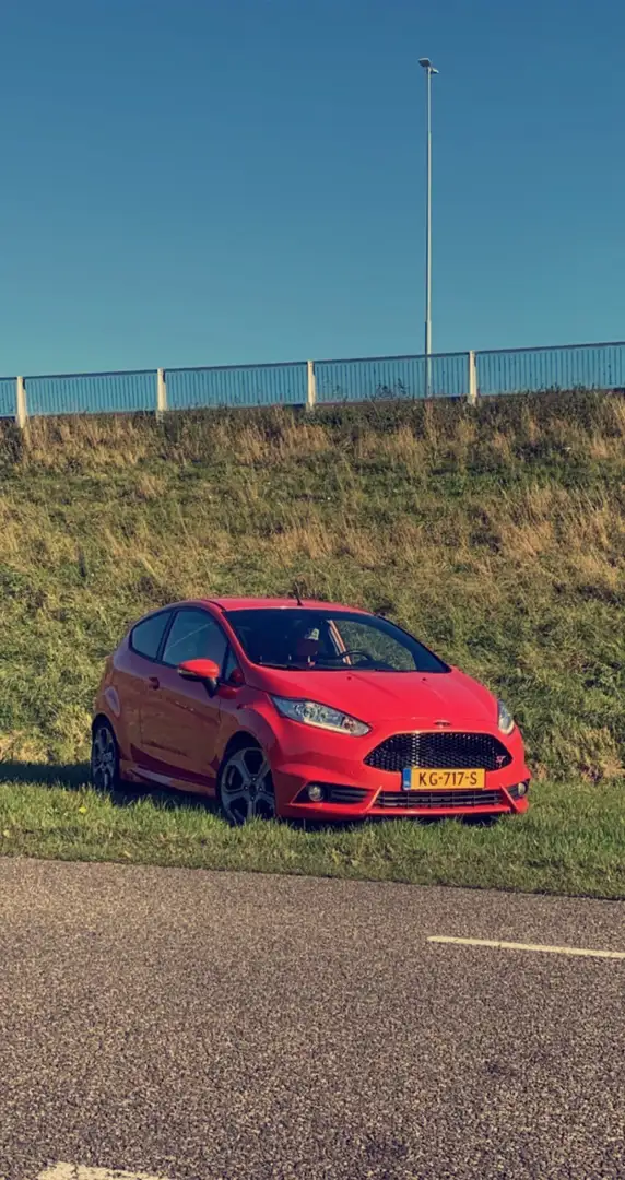 Ford Fiesta 1.6 EcoBoost mit Leder-Sport-Paket ST Rood - 1