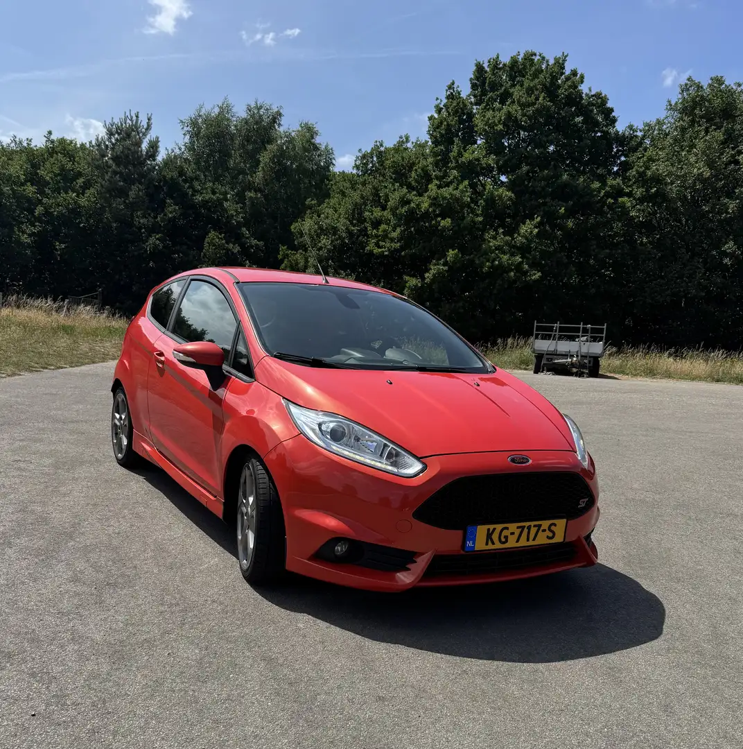 Ford Fiesta 1.6 EcoBoost mit Leder-Sport-Paket ST Rood - 2