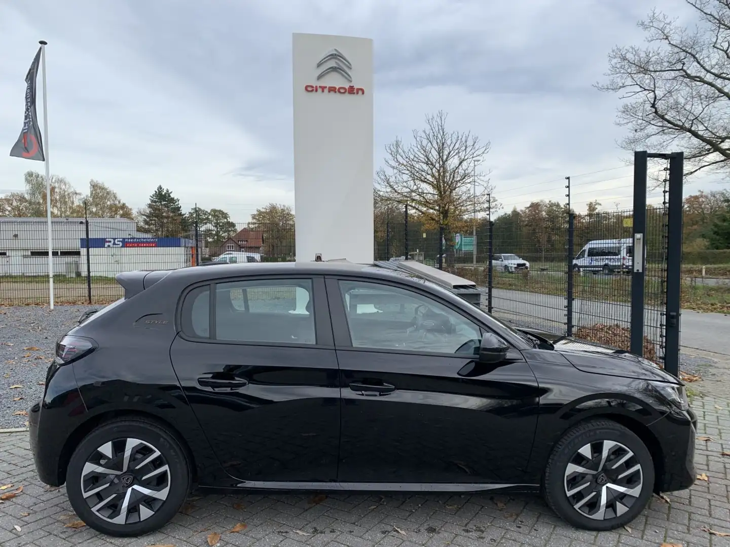 Peugeot 208 Hybrid 100 Style Zwart - 1