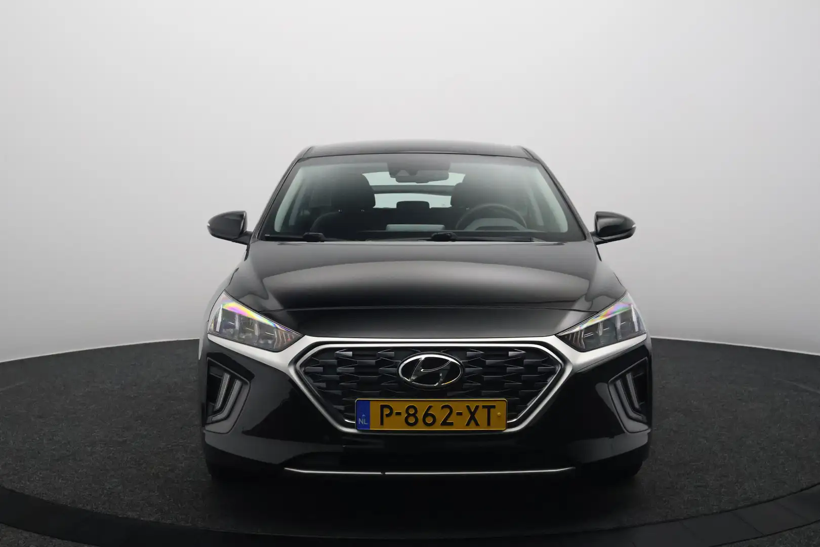 Hyundai IONIQ 1.6 GDi PHEV Comfort | Navigatie | Carplay&Android Zwart - 2