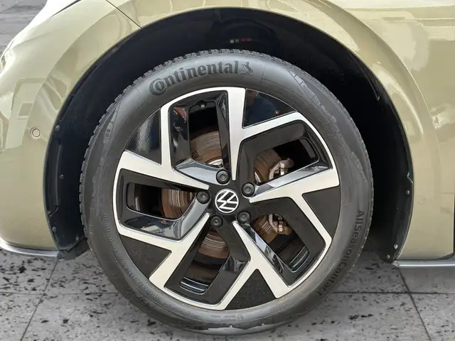 Volkswagen Id.3 view 8
