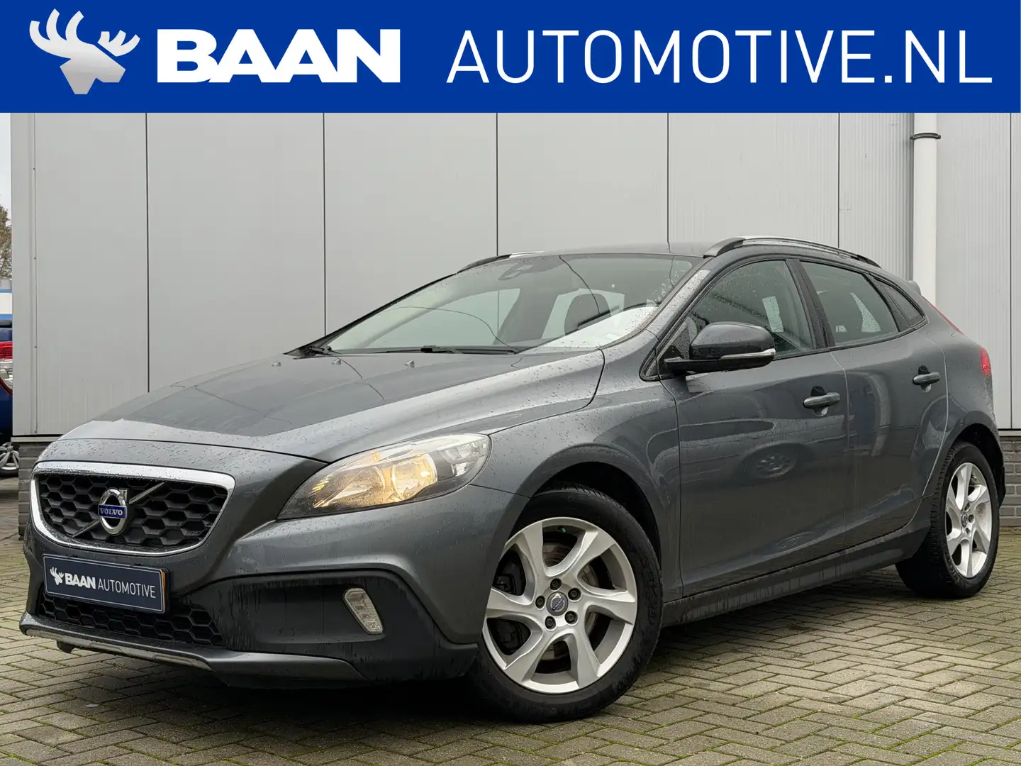 Volvo V40 Cross Country 2.0 D3 Summum | 5 cilinder | Grijs - 1