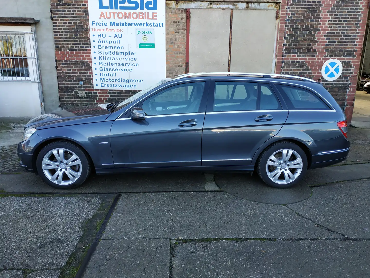 Mercedes-Benz C 200 T Kompressor/TÜV NEU/8fach bereift/Anhängkup Grau - 1