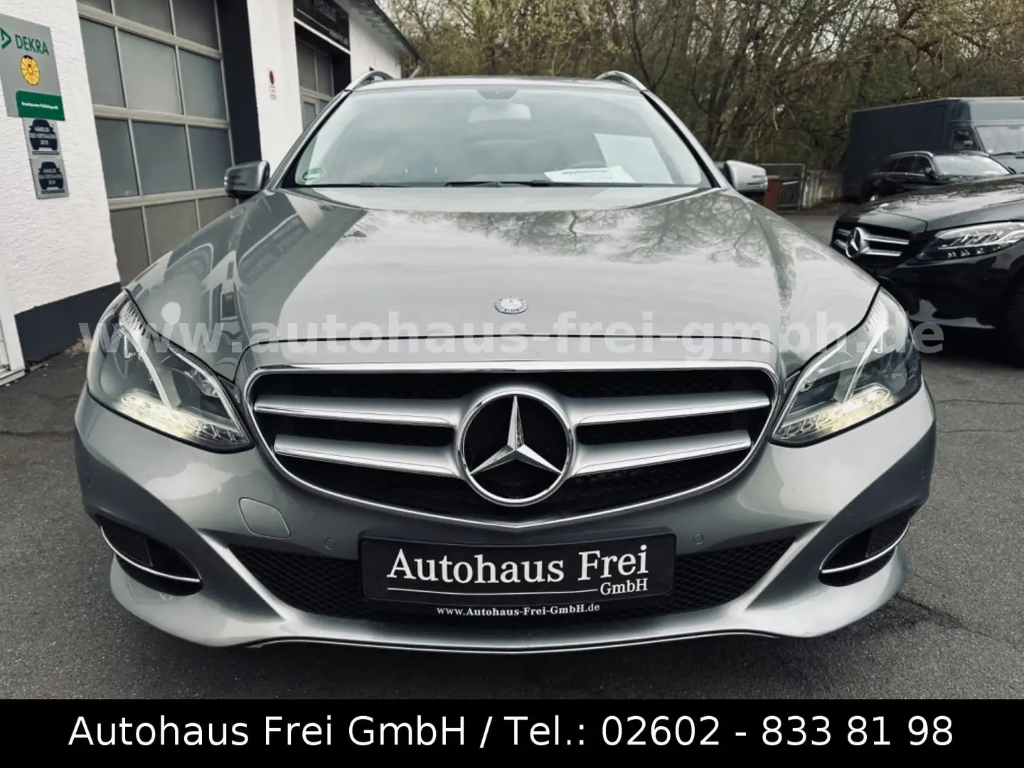 Mercedes-Benz E 220 BlueTec T*LED*SPORT-PAKET*NAVI*SITZH*LEDER Stříbrná - 2