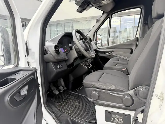 Mercedes-Benz Sprinter view 10