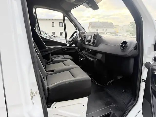 Mercedes-Benz Sprinter view 12