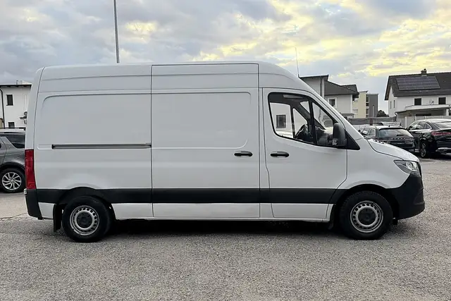 Mercedes-Benz Sprinter view 9