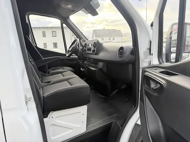 Mercedes-Benz Sprinter view 13