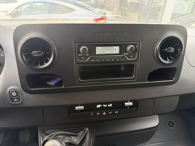 Mercedes-Benz Sprinter view 14