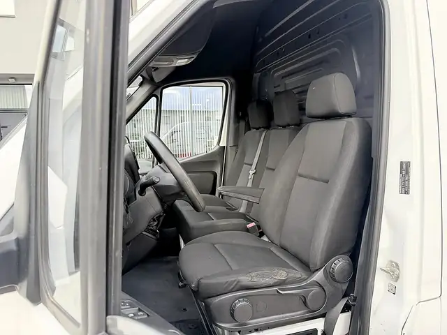 Mercedes-Benz Sprinter view 11