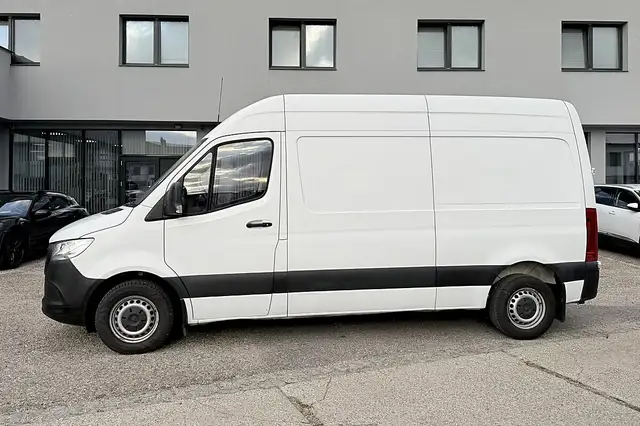 Mercedes-Benz Sprinter view 8
