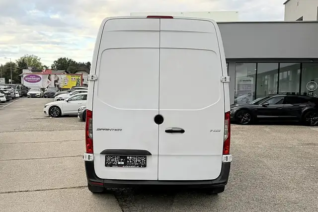 Mercedes-Benz Sprinter view 6