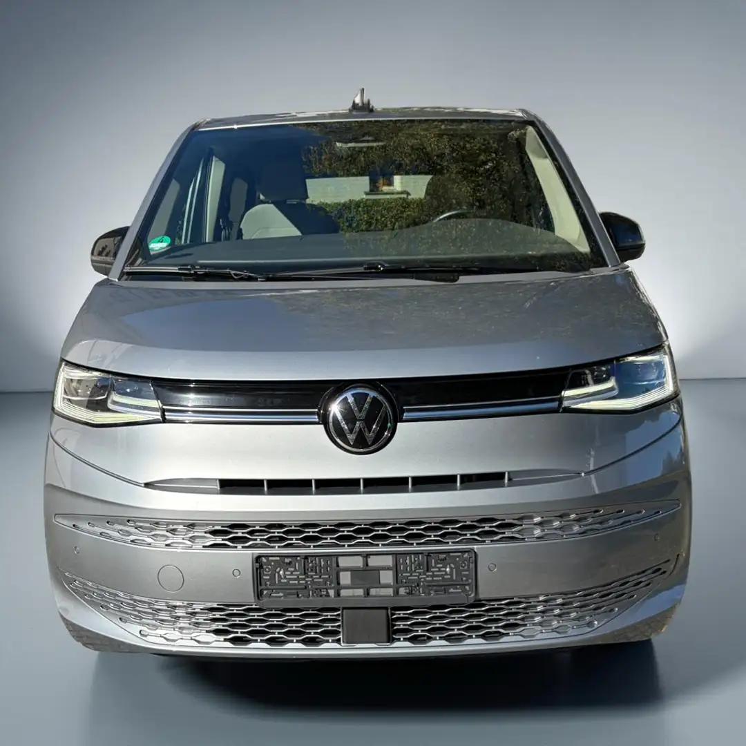 Volkswagen T7 Multivan Multivan 2,0 TDI SCR*QI Lig*PANO+STANDHEIZUNG*LANE Plateado - 2