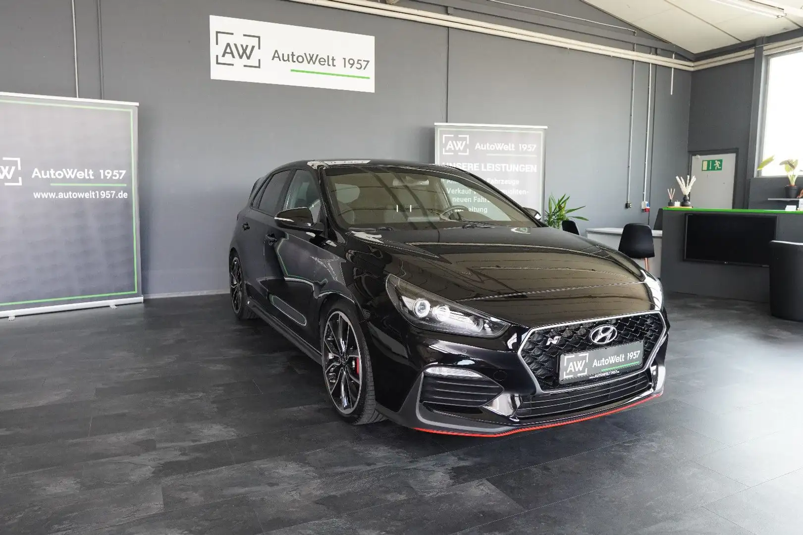 Hyundai i30 N Performance *NAVI*RFK*8-fach*LnkrdHzg*Temp Schwarz - 1
