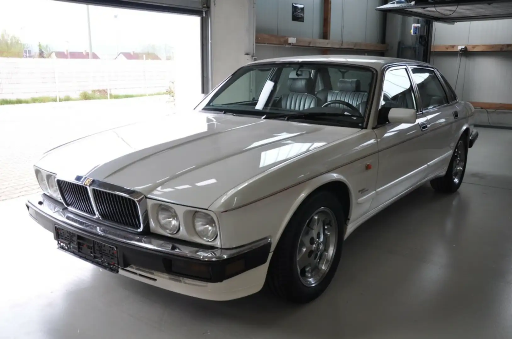 Jaguar XJ12 XJ 81 6.0 Sovereign 1993 Weiß - 1