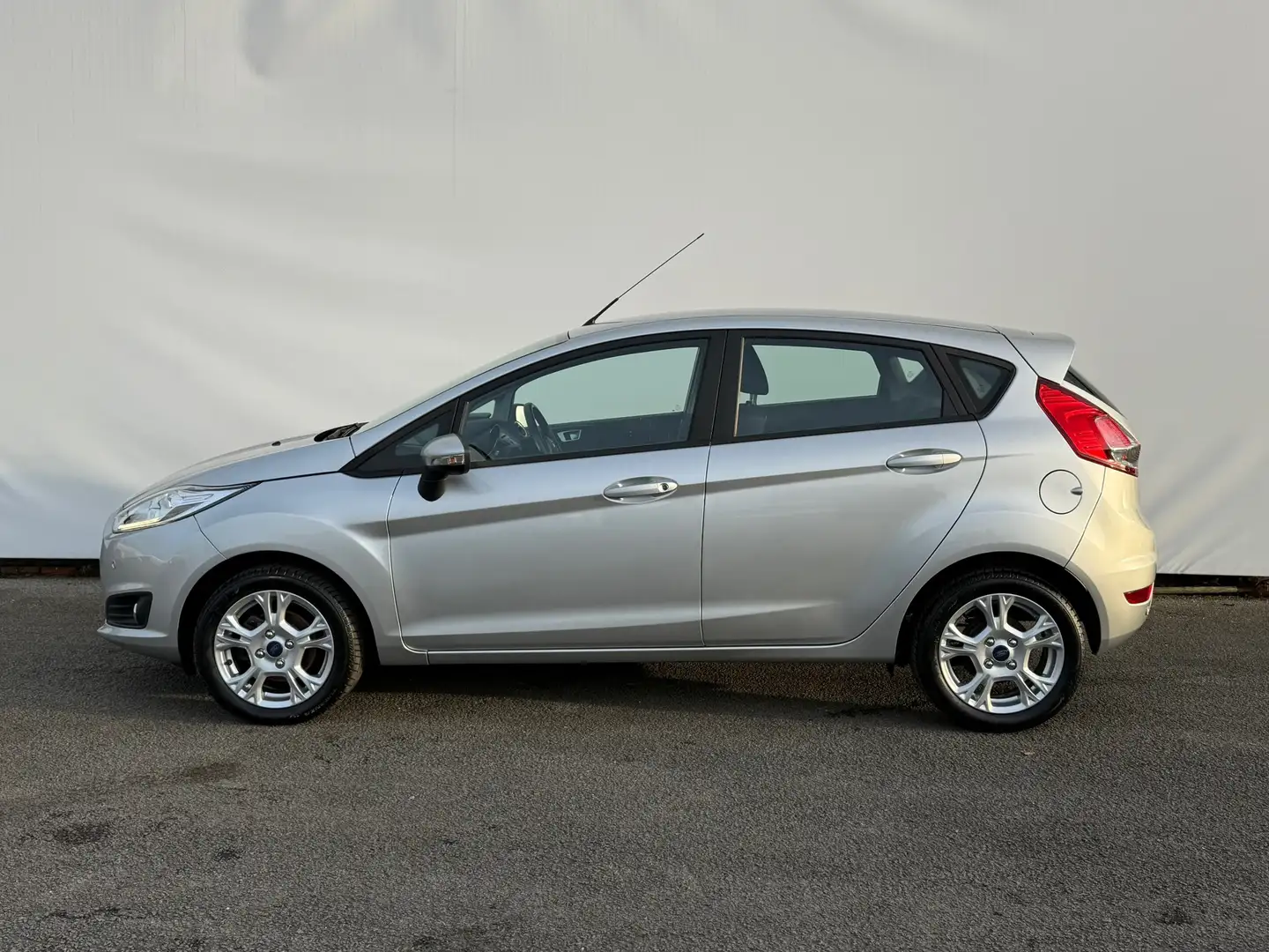 Ford Fiesta 1.0 Style Ultimate Sportvelgen | 5 Deurs | Cruise Grau - 2