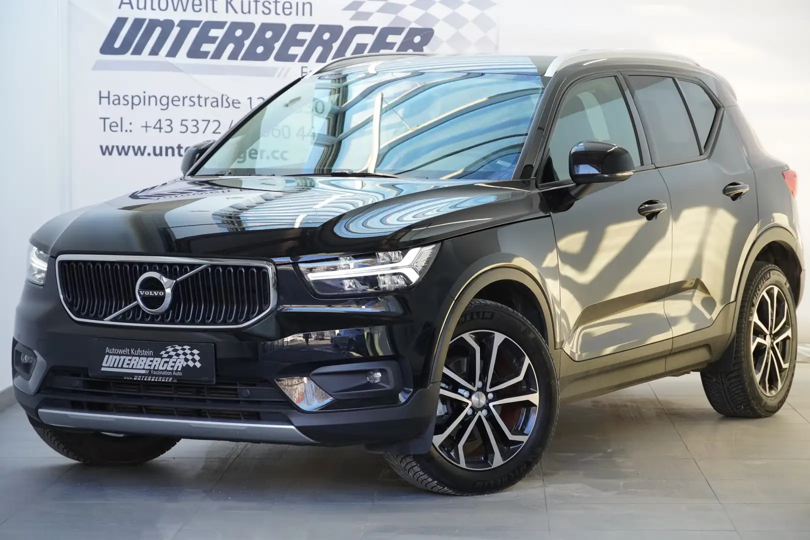 Volvo XC40 D3 Momentum Pro Geartronic Schwarz - 1