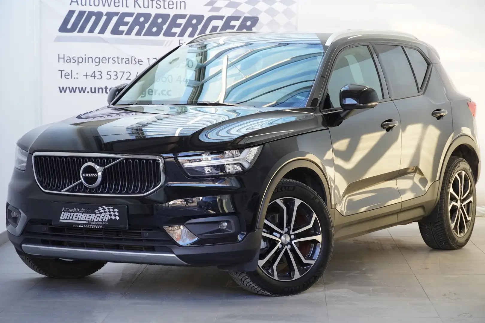 Volvo XC40 D3 Momentum Pro Geartronic Schwarz - 2
