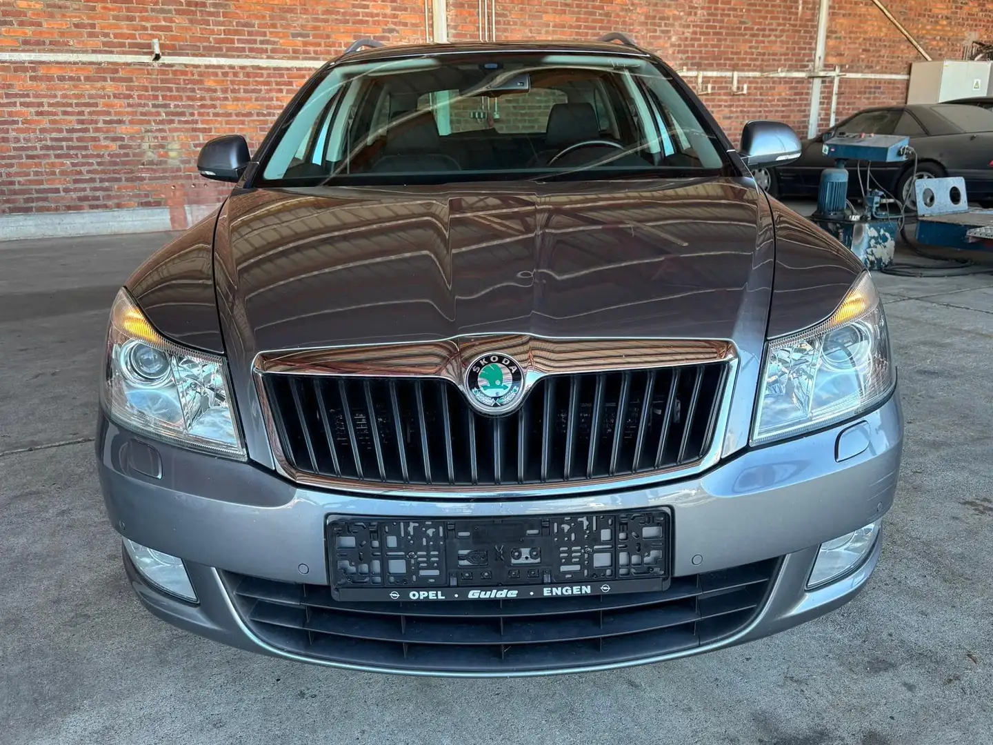 Skoda Octavia Combi Elegance/AUTOMATIK/Xenon/NAVI/SHZ Grau - 2