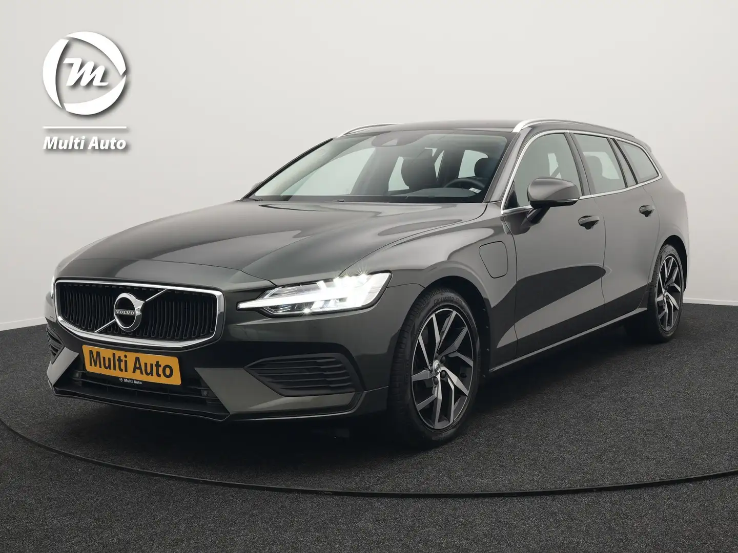 Volvo V60 T6 Twin Engine AWD Momentum Pro Plug In Hybrid 340 Grijs - 1